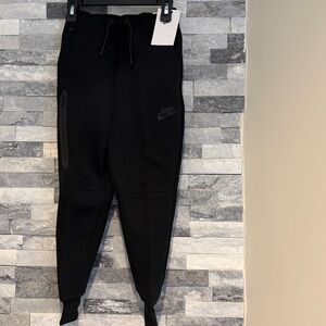 Nike tech kid's joggers new with tags size xsmall black